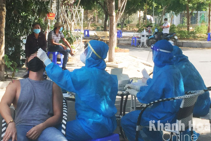 Từ 7 giờ đến 17 giờ ngày 30-10, Khánh Hòa ghi nhận thêm 20 ca dương tính với SARS-CoV-2