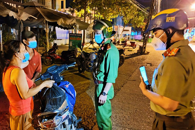 Tuần tra đêm cùng cảnh sát vùng ven