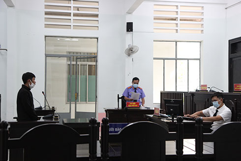 Chém người chỉ vì va chạm thúng chai