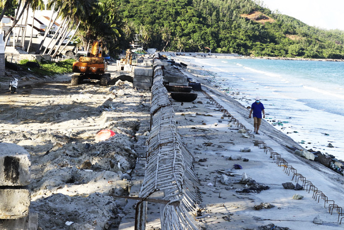 Dự án kè bờ biển phường Ninh Hải đang trong quá trình hoàn thiện.
