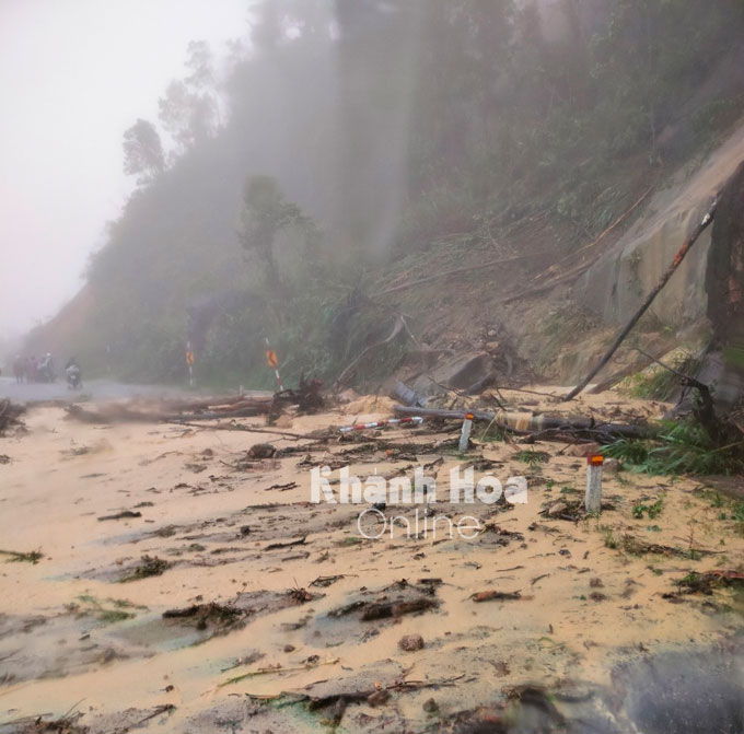 Đèo Khánh Lê bị sạt lở