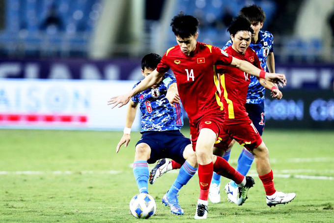 Các cầu thủ tuyển Việt Nam trong trận đấu với tuyển Nhật Bản. Nguồn: VFF