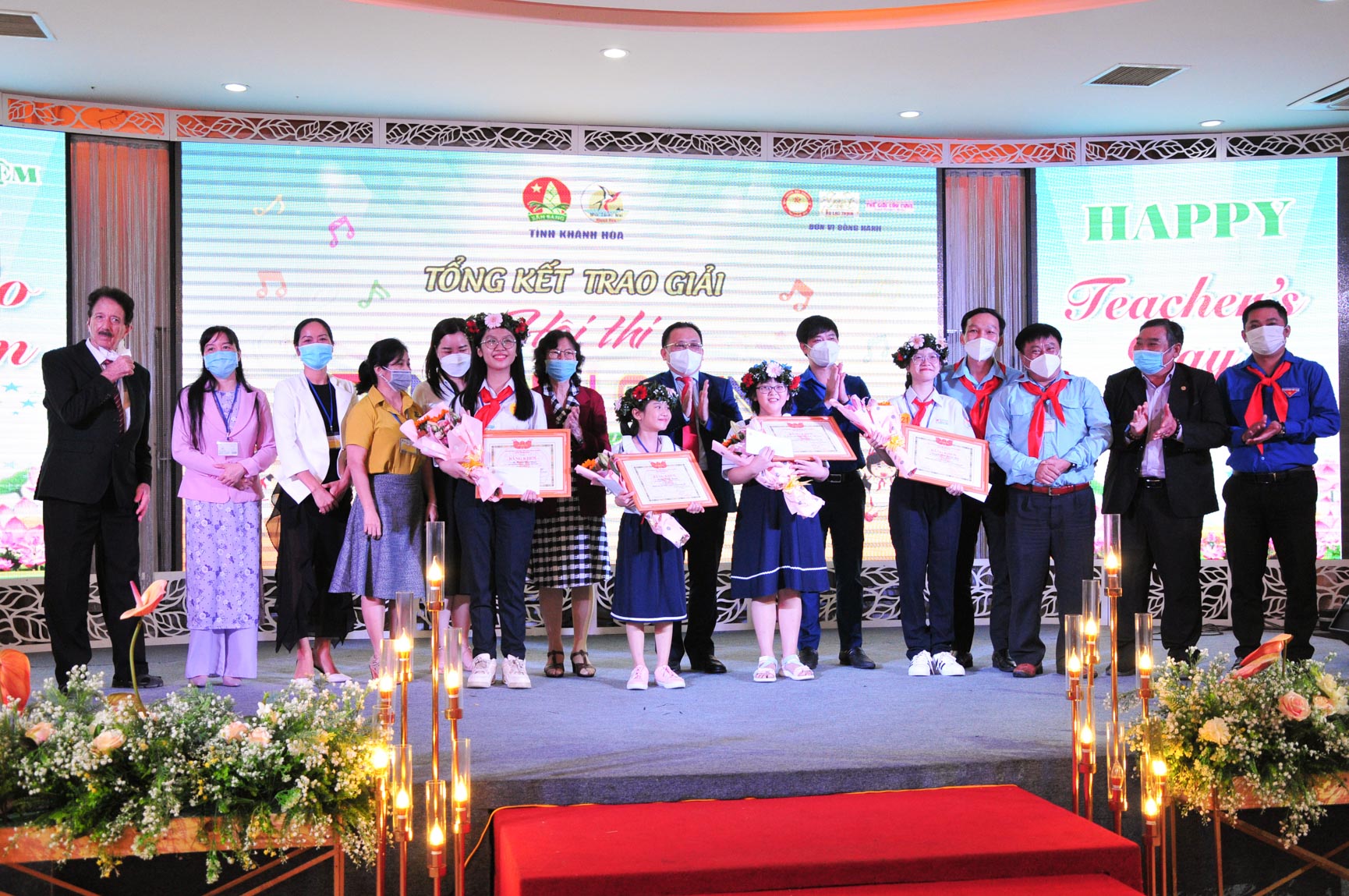 Sôi nổi vòng chung kết Hội thi tiếng Anh online