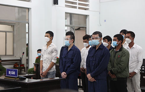 Đi giải quyết xích mích, 10 thanh niên lãnh án