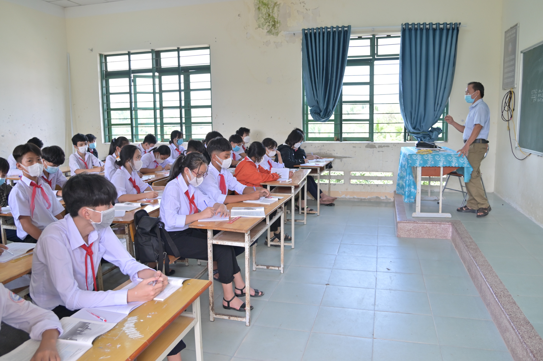 Lớp học tại Trường THCS A.Yersin (xã Suối Cát, huyện Cam Lâm). 