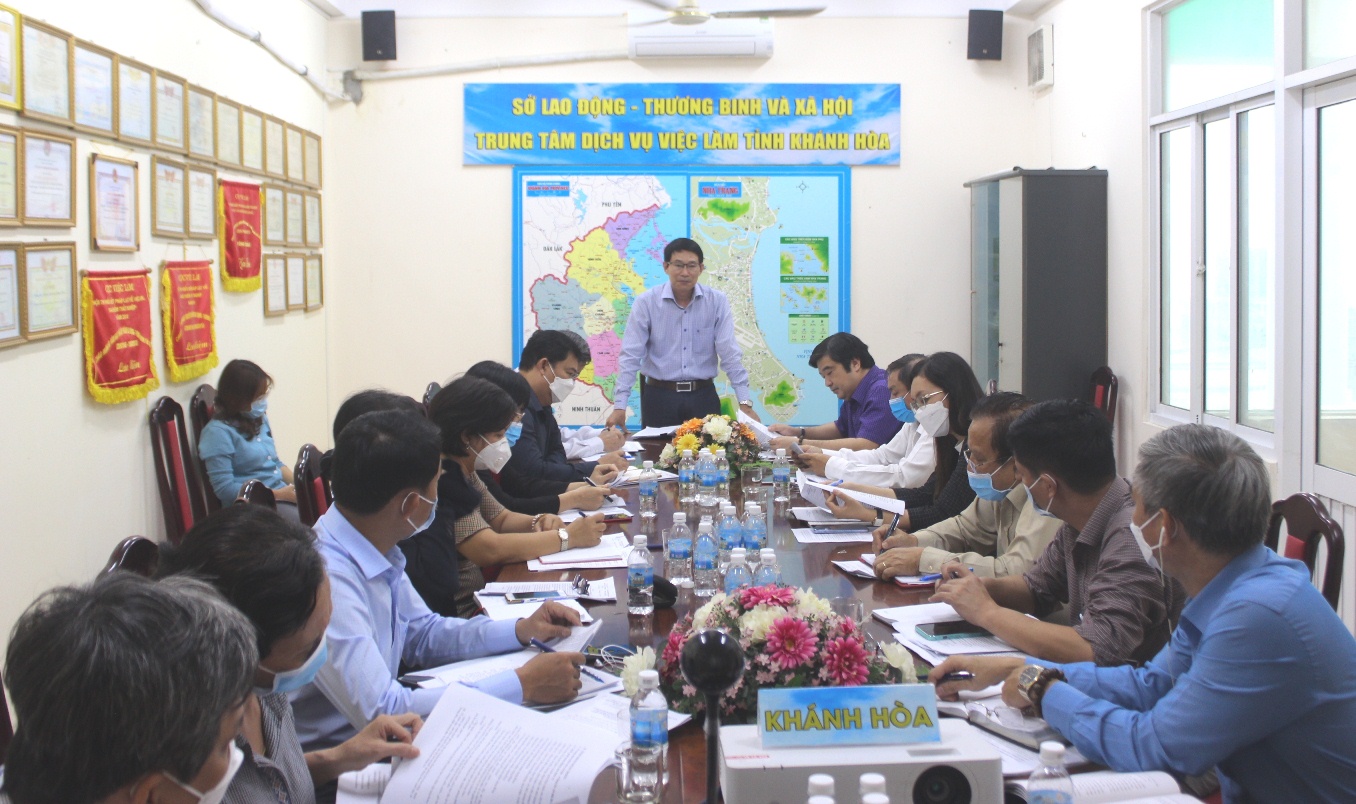 Ông Đinh Văn Thiệu phát biểu chỉ đạo tại buổi làm việc với Sở LĐ-TB-XH.