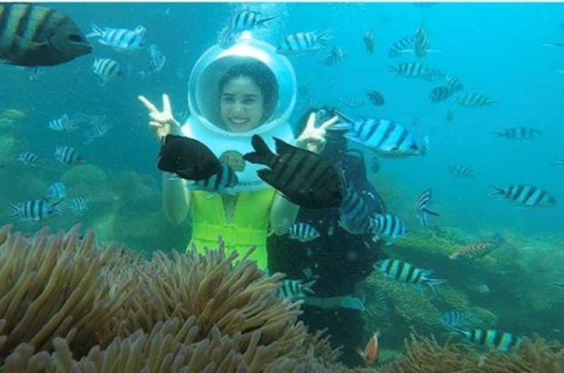  Đi bộ dưới đáy biển Phú Quốc là một trong những hoạt động hấp dẫn nhiều “cặp đôi”