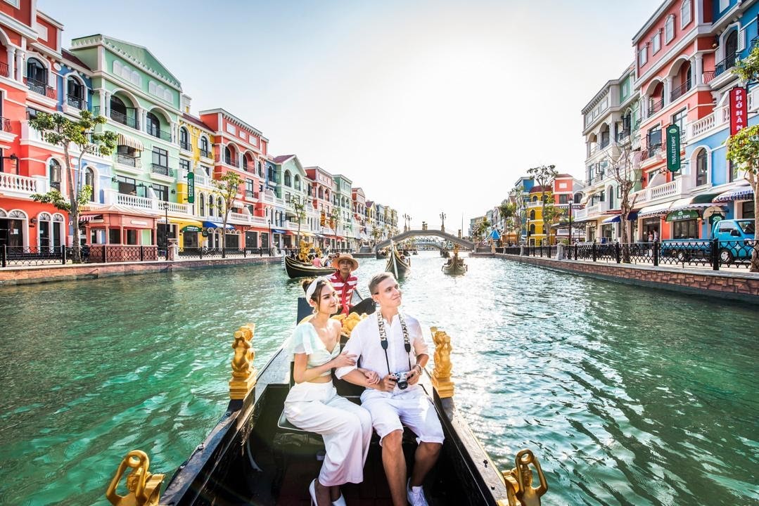 Khoảnh khắc lãng mạn trên dòng “Venice thu nhỏ” tại Phú Quốc United Center
