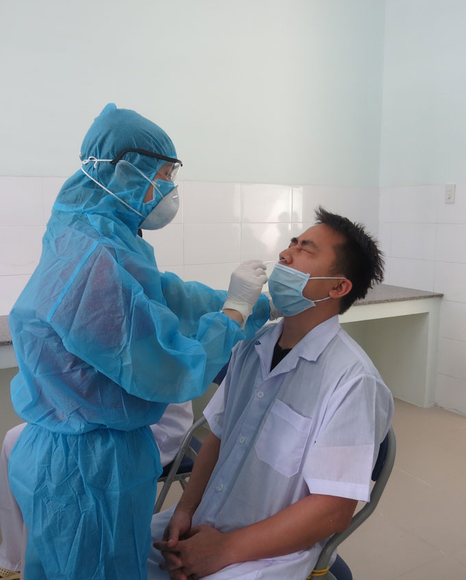 Từ 7 giờ đến 17 giờ ngày 2-12, Khánh Hòa ghi nhận thêm 227 ca dương tính với SARS-CoV-2