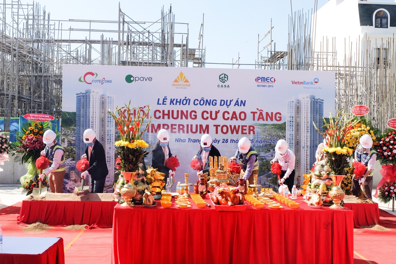 Đại diện Đông Dương Nha Trang và đối tác trong lễ khởi công dự án Imperium Town Nha Trang.