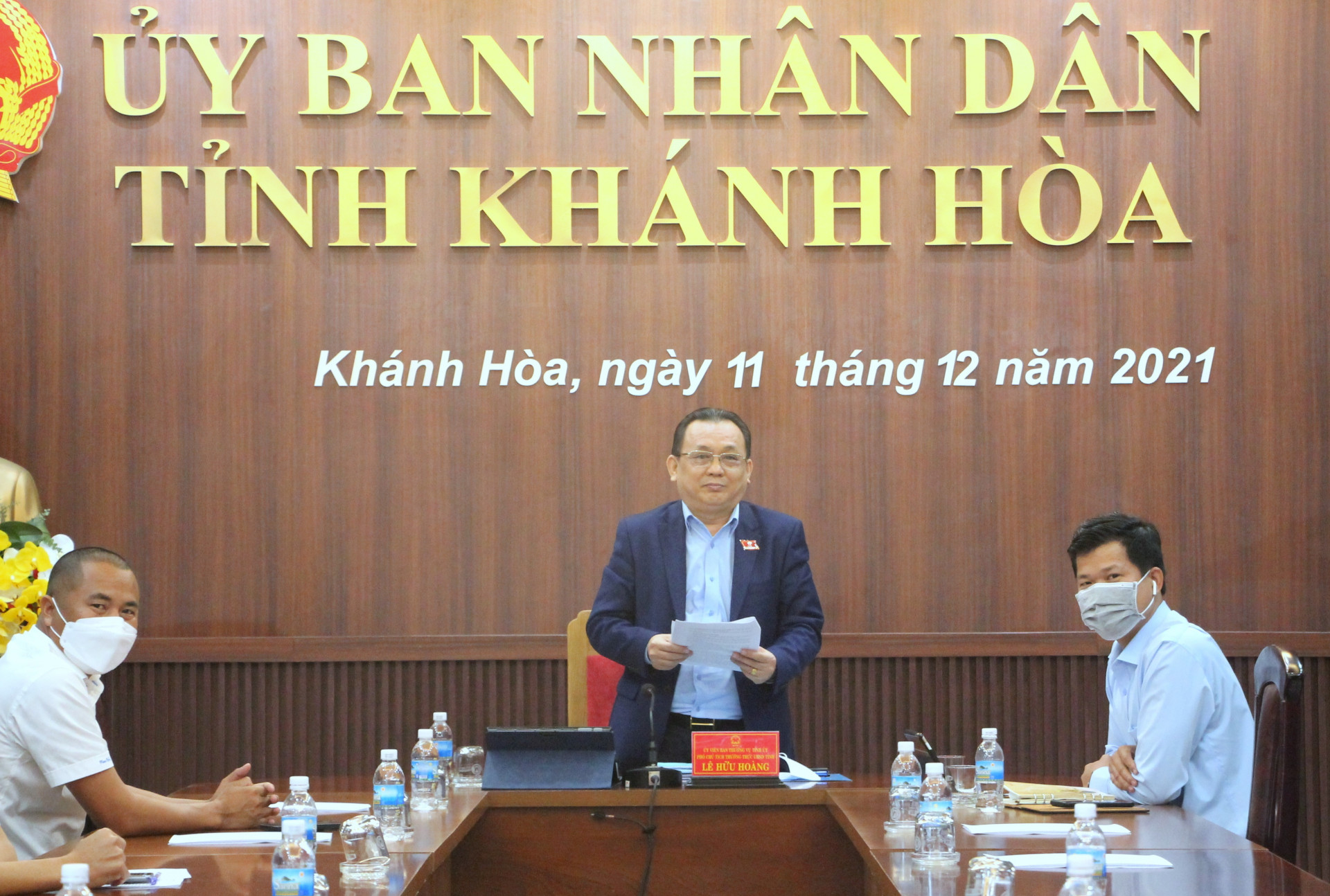 Ông Lê Hữu Hoàng - Ủy viên Ban Thường vụ Tỉnh ủy, Phó Chủ tịch Thường trực UBND tỉnh phát biểu tại cuộc họp.