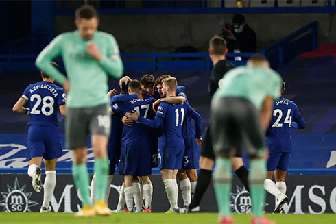 Chelsea cần chiến thắng Everton để tiếp tục bám đuổi Manchester City.