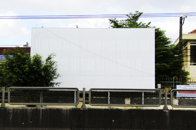 Cần làm mới bảng tuyên truyền