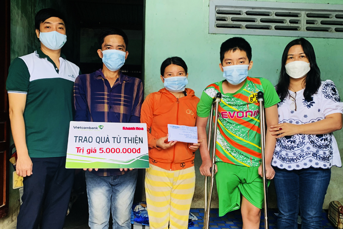 Bạn đọc ủng hộ hơn 100 triệu đồng cho cháu Nguyễn Xuân Thành