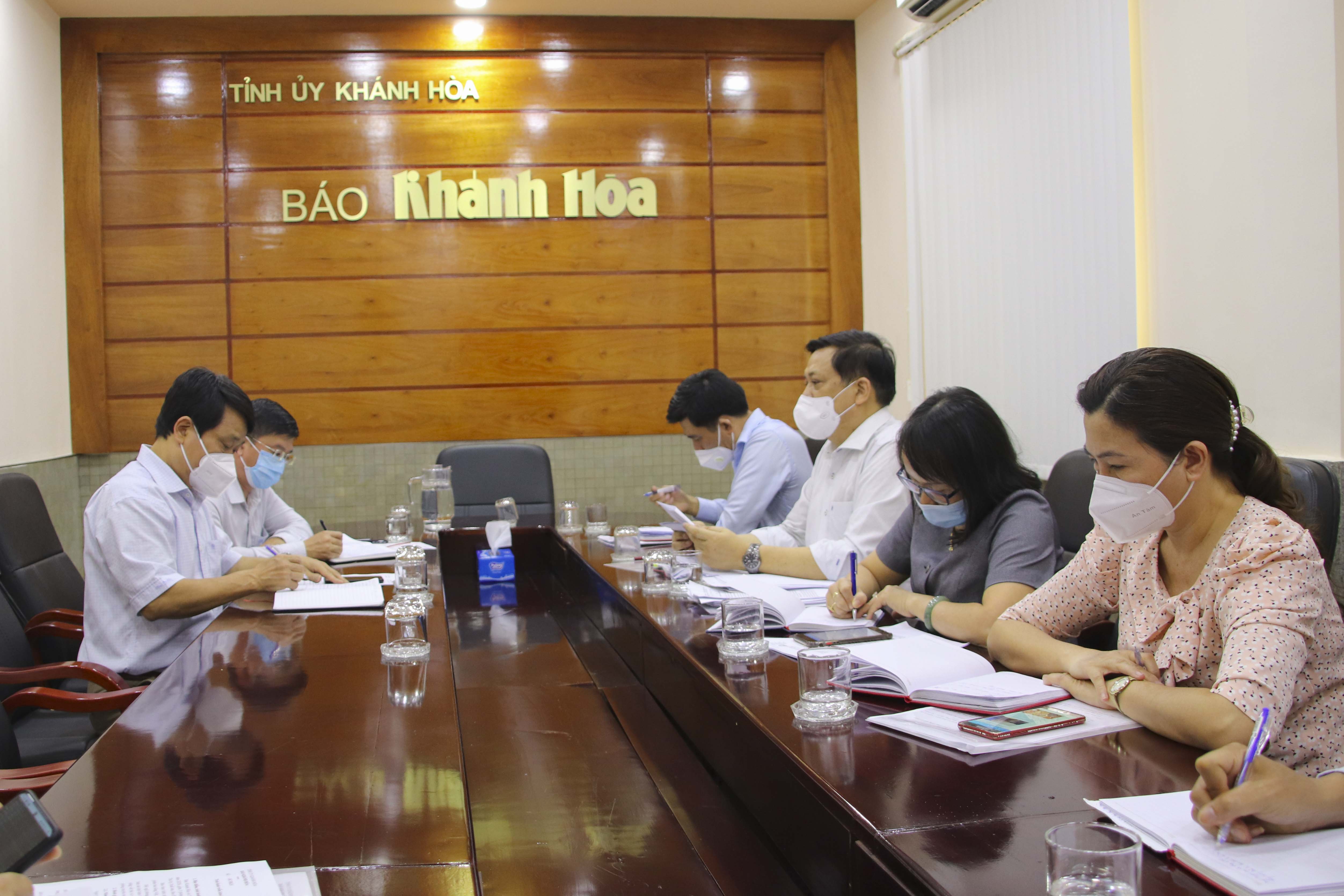 Năm 2021, Báo Khánh Hòa xuất bản gần 5.000 tin, bài tuyên truyền về dịch Covid-19