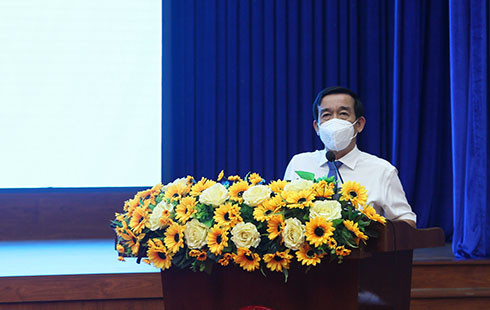 Ông Nguyễn Thế Sinh - Phó Bí thư Thường trực Thành ủy, Chủ tịch HĐND thành phố khai mạc kỳ họp.