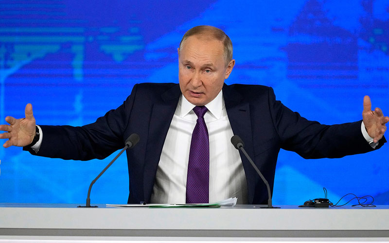 Tổng thống Nga V.Putin tại họp báo. (Ảnh: RBC)