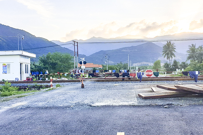 Mở đường ngang vào mỏ đá Hòn Giốc Mơ: Tiếp tục vận động người dân đồng thuận