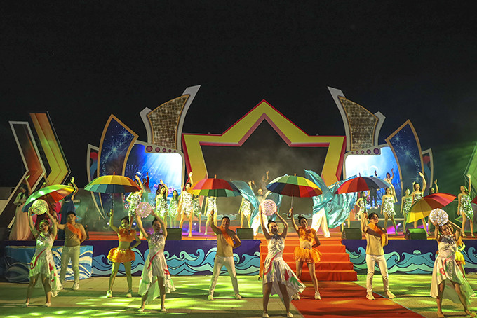 Chương trình biểu diễn “Nha Trang vịnh ngọc thần tiên” do Đoàn Ca múa nhạc Hải Đăng thực hiện vào tối 25-12.