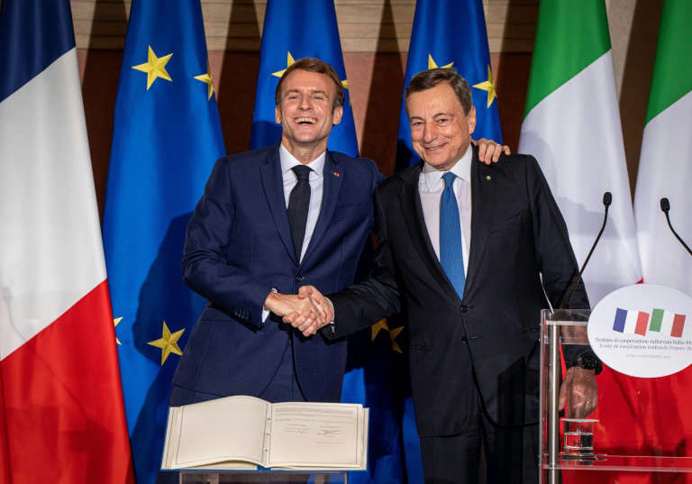 Tổng thống Pháp Emmanuel Macron cùng Thủ tướng Italy Mario Draghi. Ảnh: AFP