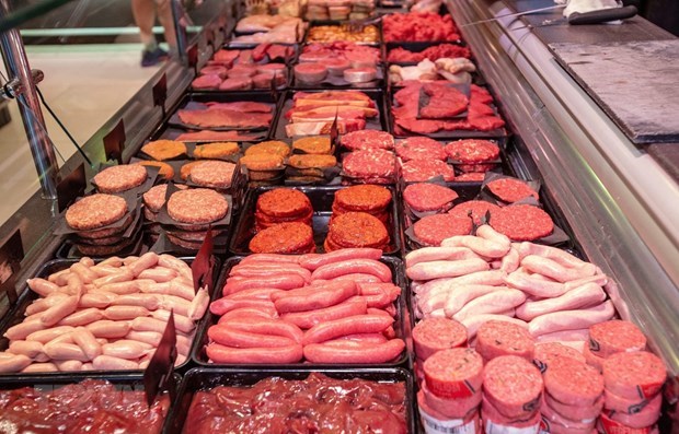 Các sản phẩm thịt chế biến được bày bán tại cửa hàng thịt ở Ballymena, Bắc Ireland. (Ảnh: AFP/TTXVN)
