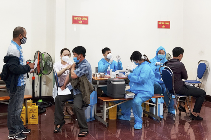 Đẩy nhanh tiêm vắc xin phòng Covid-19 mũi 3 cho người dân