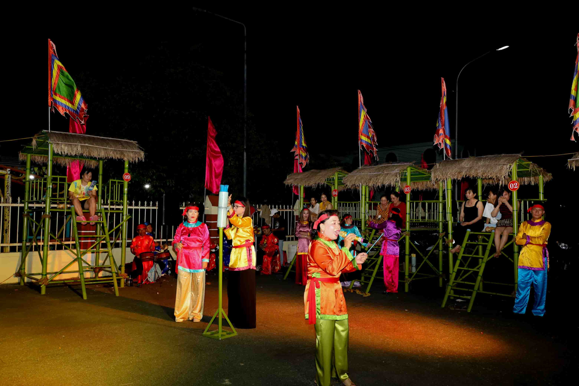 Hội chơi hô hát bài chòi dân gian tại thị xã Ninh Hòa. 