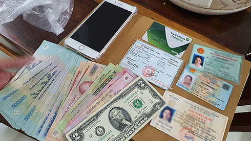 Công an phường vây bắt kẻ gian