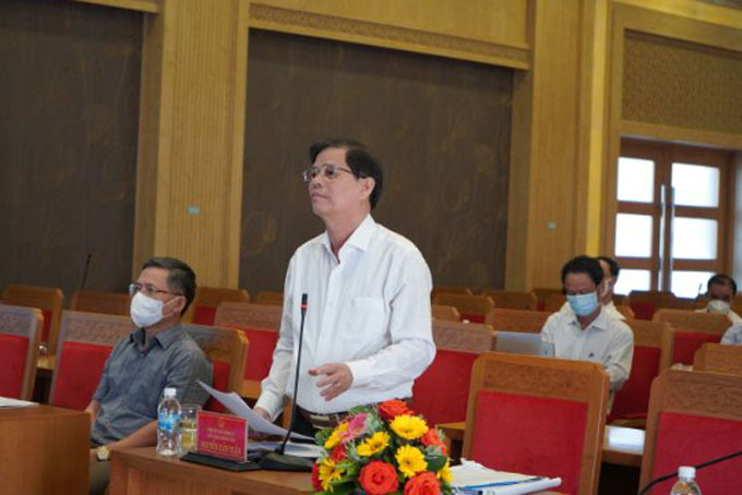 Ông Nguyễn Tấn Tuân phát biểu tại hội nghị ở điểm cầu KHánh Hòa.