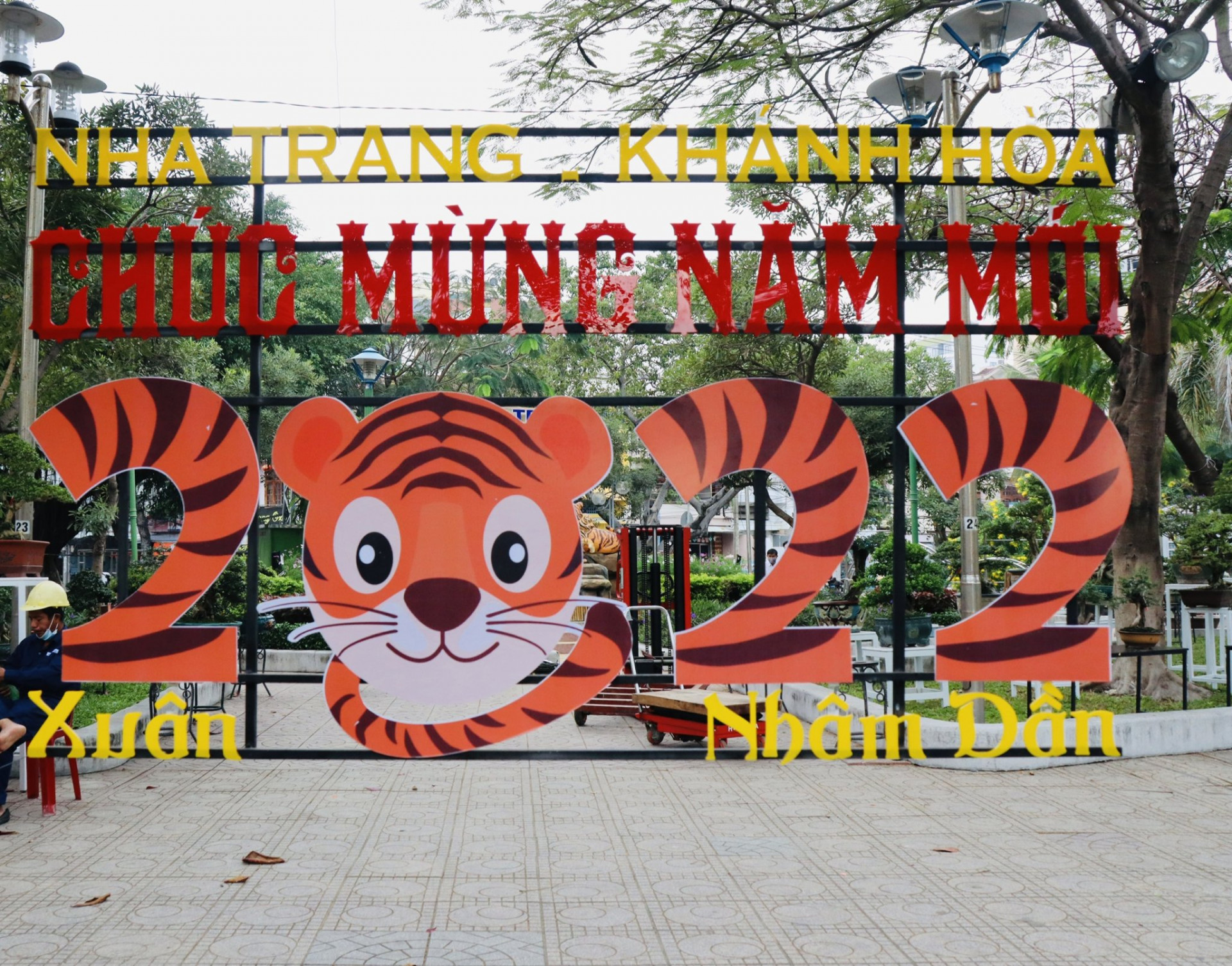Dãy số 2022 ở Hội hoa Xuân Nha Trang - Khánh Hòa lấy cảm hứng từ một chú hổ con