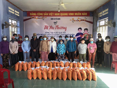 Công ty TNHH MTV Đường Biên Hòa - Ninh Hòa tặng 1500 suất quà cho người dân