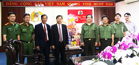 Ông Nguyễn Tấn Tuân tới thăm, chúc Tết tại Công an tỉnh Khánh Hoà