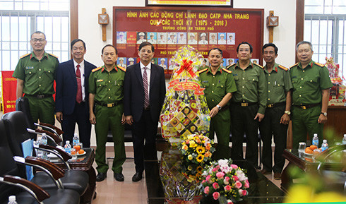 Ông Nguyễn Tấn Tuân tới thăm, chúc Tết tại Công an TP. Nha Trang