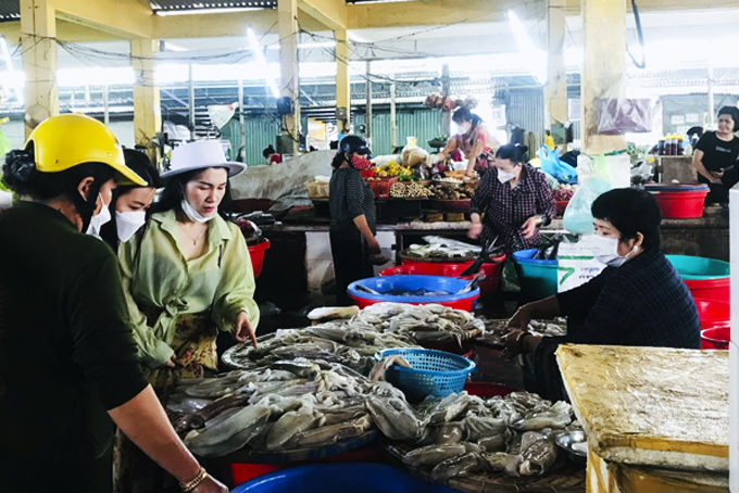 Sau Tết, giá một số loại thực phẩm vẫn cao