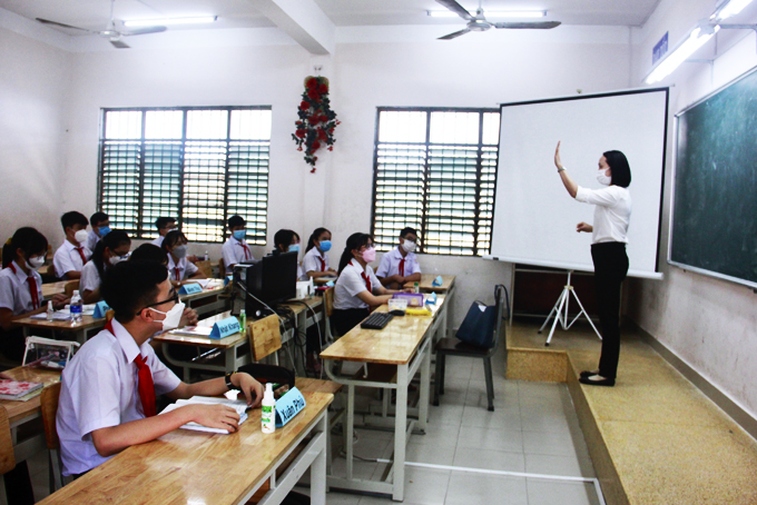 Học sinh háo hức trở lại trường