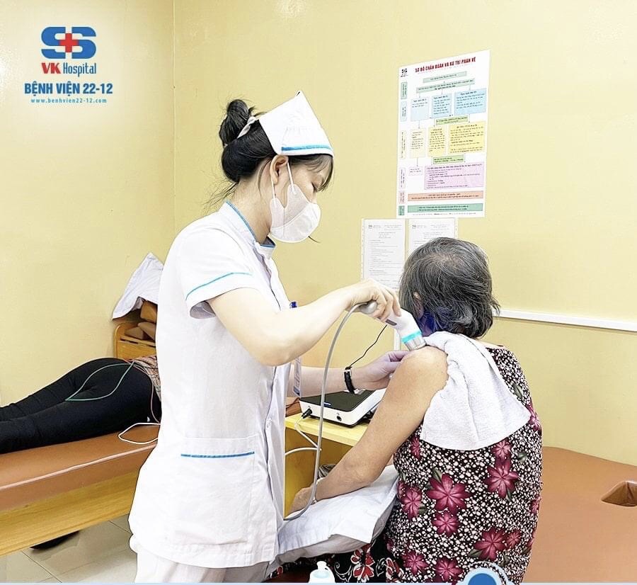 Bệnh viện 22-12: Khám và điều trị phục hồi chức năng miễn phí cho hơn 100 người