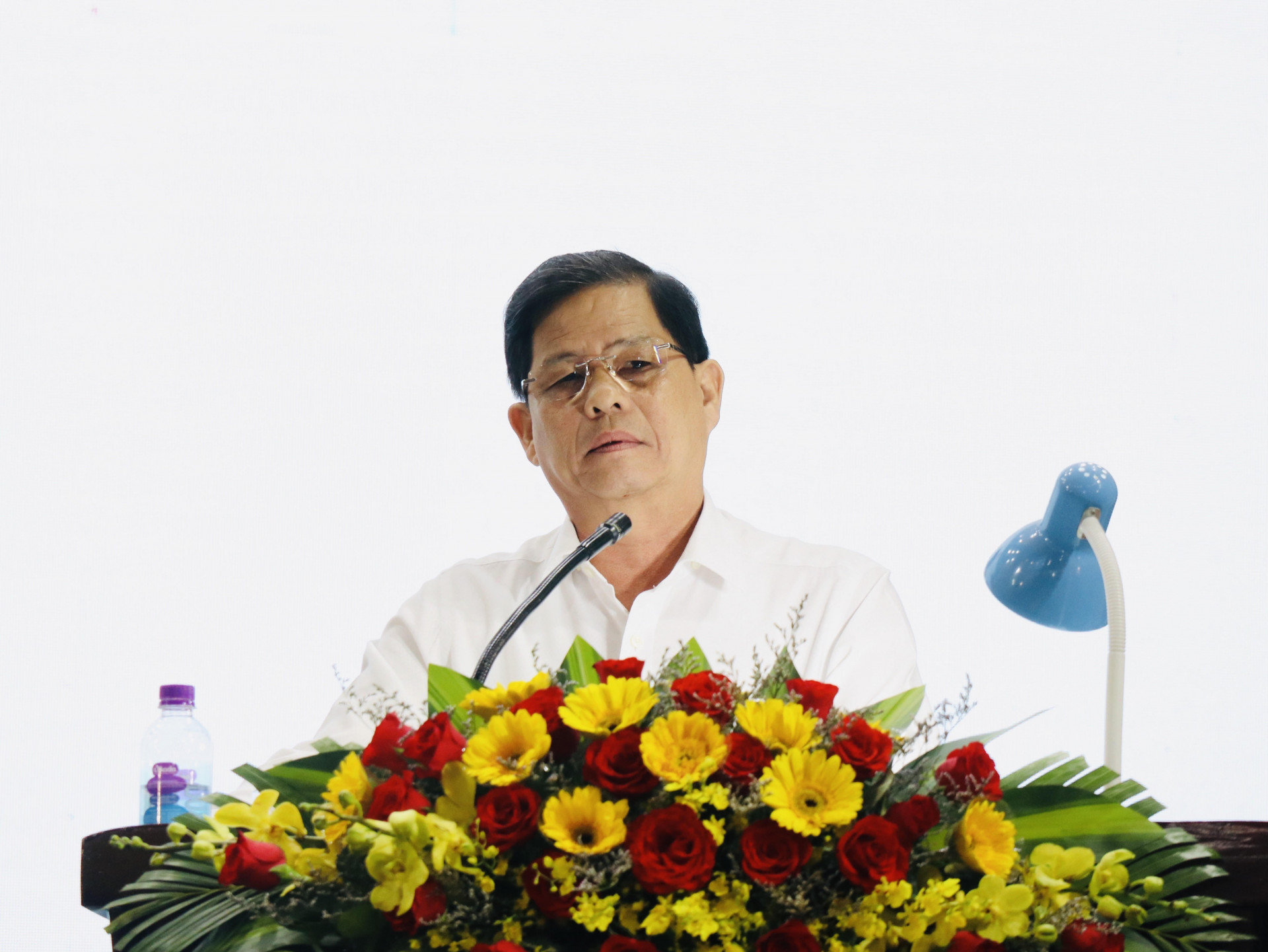 Chủ tịch UBND tỉnh Khánh Hòa Nguyễn Tấn Tuân quán triệt Chương trình hành động của Tỉnh ủy Khánh Hòa thực hiện Nghị quyết 09 của Bộ Chính trị
