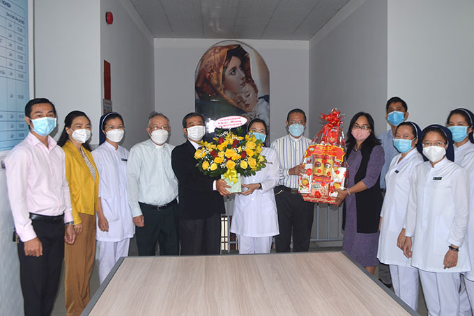 Thăm các cơ sở tôn giáo tham gia công tác khám chữa bệnh