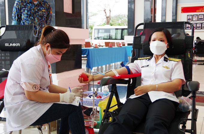 Học viên của Học viên Hải viên tham gia hiến máu tình nguyện.