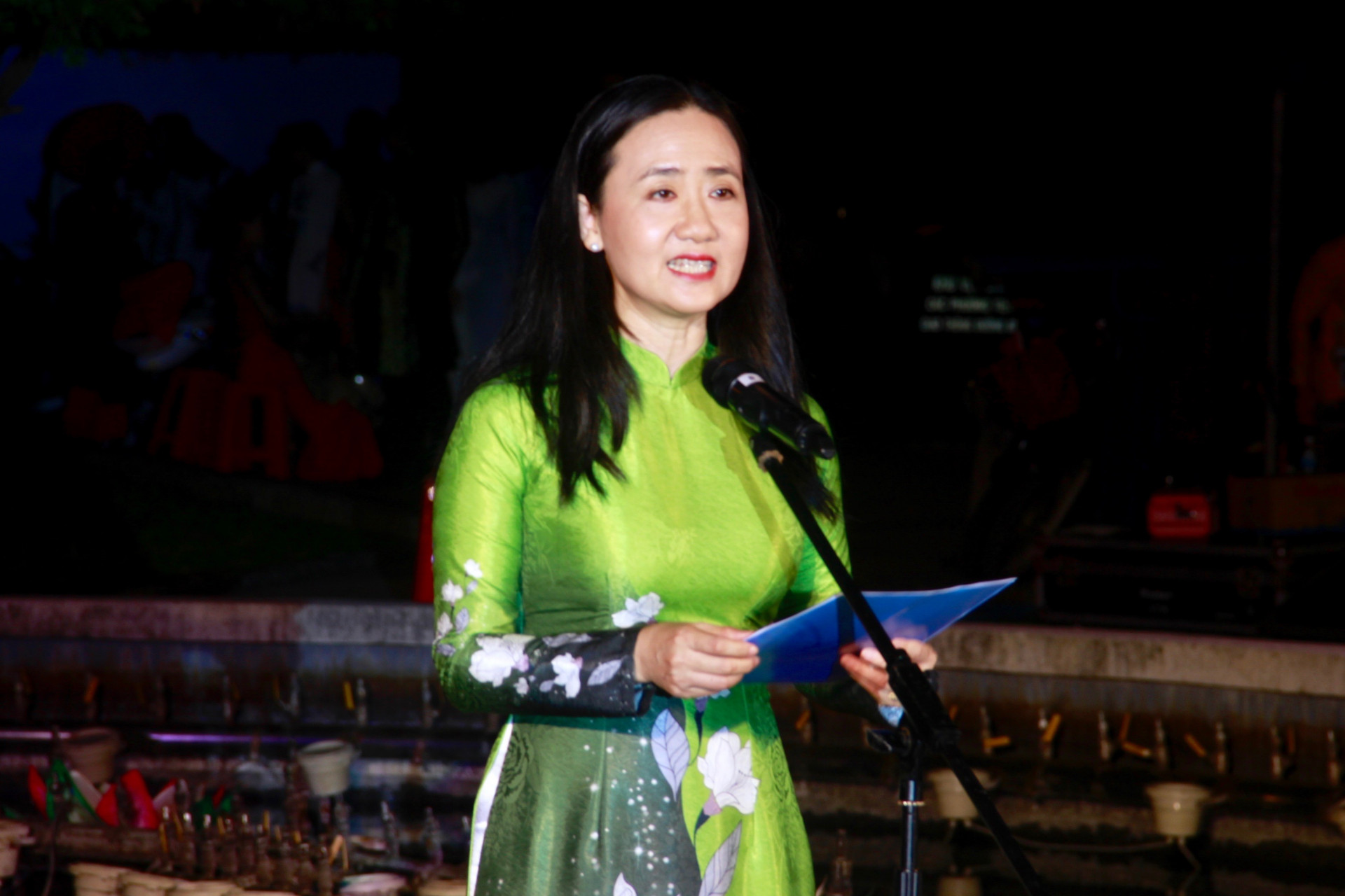Bà Nguyễn Quỳnh Nga - Chủ tịch Hội Liên hiệp Phụ nữ tỉnh Khánh Hòa phát biểu khai mạc chương trình.