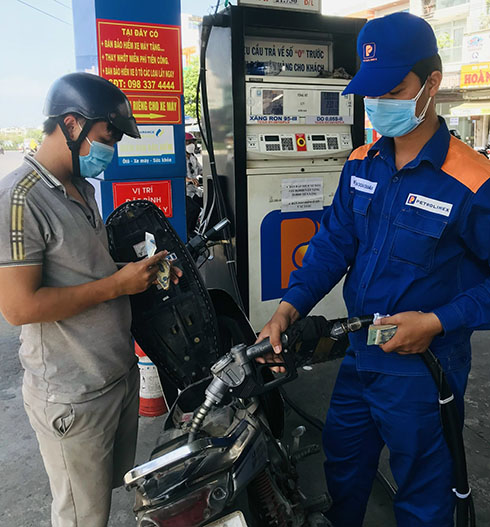 Xăng tăng gần 3.000 đồng/lít