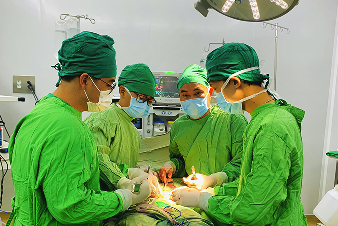 Điều trị thành công khối u ác tính ở niệu mạc thận bằng nội soi