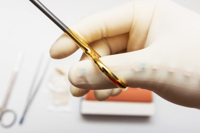 Găng tay thông minh giúp bác sĩ ngoại khoa truyền lại kỹ thuật mổ