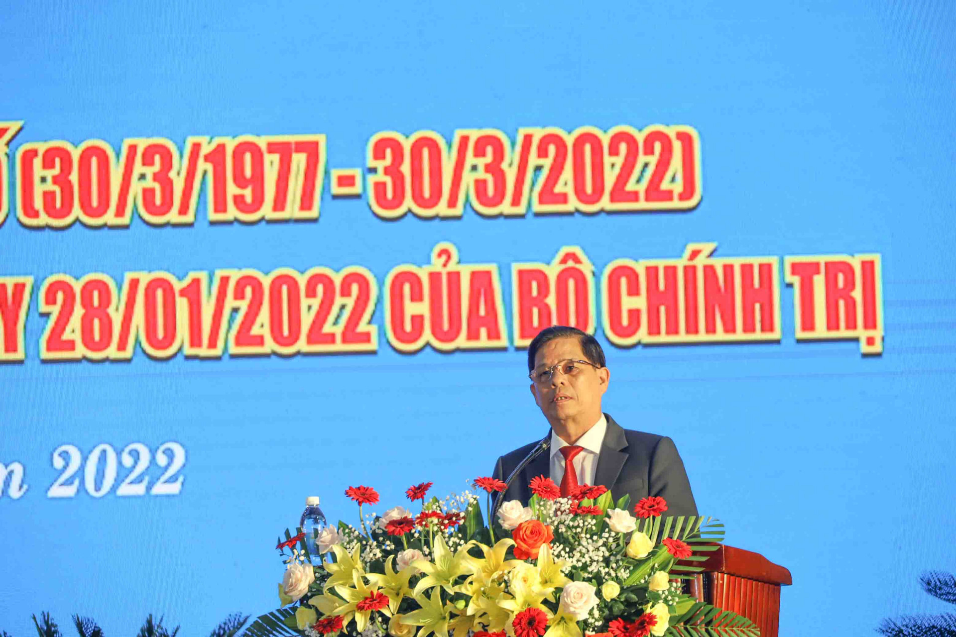 Ông Nguyễn Tấn Tuân phát biểu tại buổi lễ kỷ niệm. 