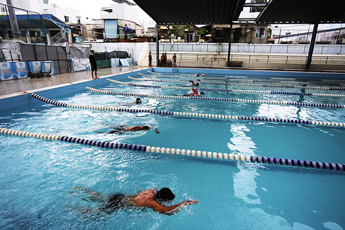 Chiều 4-4, Trung tâm Tập luyện và Thi đấu thể thao Nha Trang tổ chức lớp tập huấn chuyên môn đối với nhân viên cứu hộ môn bơi, lặn tỉnh đợt 1, năm 2022.