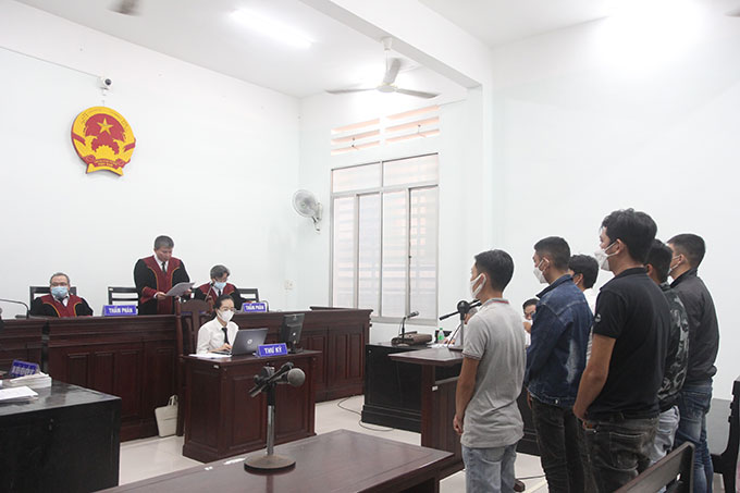 Giải quyết mâu thuẫn bằng… mã tấu