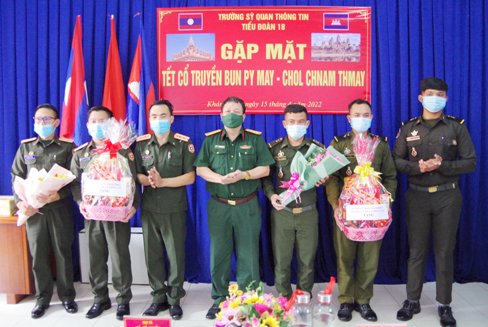 Trường Sĩ quan Thông tin tổ chức gặp mặt, chúc Tết cổ truyền học viên quốc tế