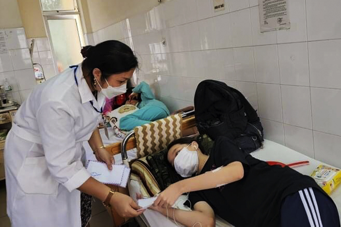 Tặng quà cho bệnh nhân nghèo tại Bệnh viện Đa khoa tỉnh Khánh Hòa