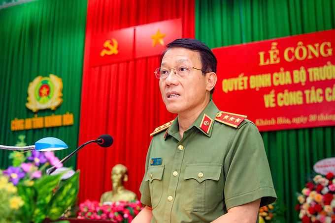 Thượng tướng Lương Tam Quang phát biểu chúc mừng và giao nhiệm vụ cho Đại tá Nguyễn Thế Hùng