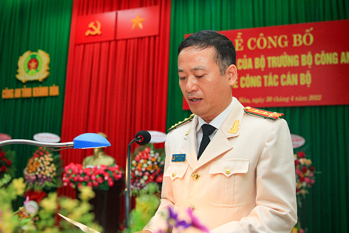 Đại tá Nguyễn Thế Hùng, Giám đốc Công an tỉnh Khánh Hòa phát biểu nhận nhiệm vụ